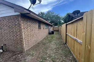 602 Briarclift Ln, Baytown, TX 77521 - Photo 19