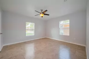 52 Penway St, Houston, TX 77022 - Photo 5
