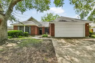 2910 Queen Victoria St, Pearland, TX 77581 - Photo 1