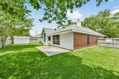2910 Queen Victoria Street, Pearland, TX 77581 - Photo 17