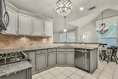 2910 Queen Victoria Street, Pearland, TX 77581 - Photo 5