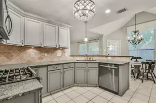 2910 Queen Victoria St, Pearland, TX 77581 - Photo 5