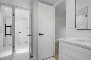 1938 Barnsley Ln, Houston, TX 77088 - Photo 9