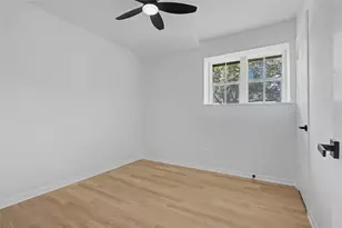 1938 Barnsley Ln, Houston, TX 77088 - Photo 13