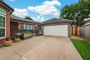 1310 Mill Stream Ct, Sugar Land, TX 77479 - Photo 5