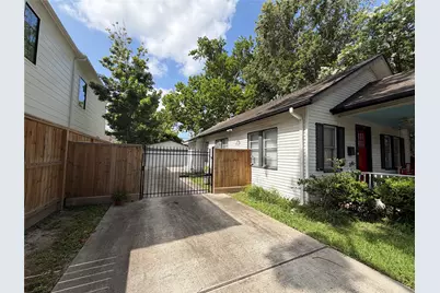 205 E 24th Street, Houston, TX 77008 - Photo 3