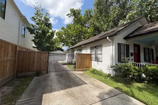 205 E 24th St, Houston, TX 77008 - Photo 3