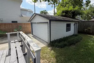 205 E 24th St, Houston, TX 77008 - Photo 13