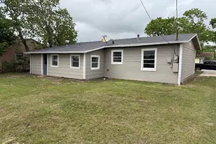 815 W 12th St, Freeport, TX 77541 - Photo 9