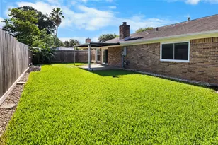 15803 Echo Hill Dr, Houston, TX 77059 - Photo 33