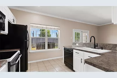 13318 Colton Lane, Santa Fe, TX 77510 - Photo 5