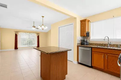 223 E Forest Avenue, Shoreacres, TX 77571 - Photo 9