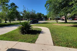3 Lovers Ln, Dayton, TX 77535 - Photo 5