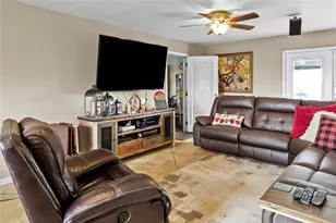 214 Yaupon Dr, Baytown, TX 77520 - Photo 3