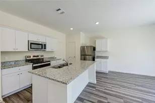 10207 Purple Daphne Ln, Houston, TX 77016 - Photo 5