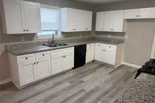 819 W Kyle Rd, Clute, TX 77531 - Photo 13