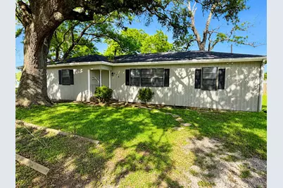 819 W Kyle Road, Clute, TX 77531 - Photo 1