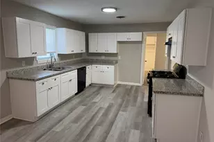 819 W Kyle Rd, Clute, TX 77531 - Photo 11