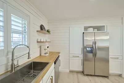 7117 Delesandri Drive, Hitchcock, TX 77563 - Photo 13