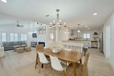 7117 Delesandri Drive, Hitchcock, TX 77563 - Photo 9