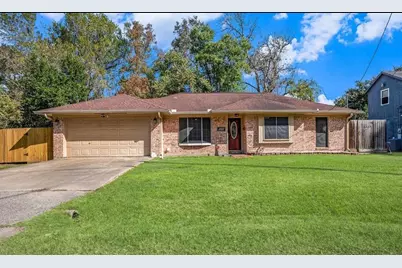 1027 Sycamore Street, La Marque, TX 77568 - Photo 1