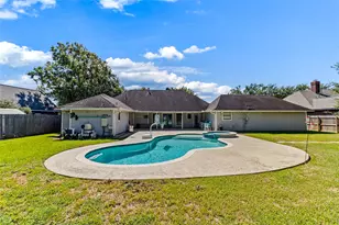 55 Silver Lace Ct, Lake Jackson, TX 77566 - Photo 3