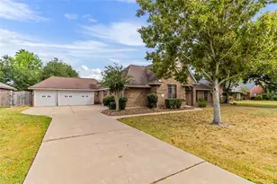 55 Silver Lace Ct, Lake Jackson, TX 77566 - Photo 1