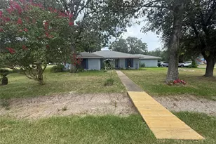 15 Meadow Lake Dr, Trinity, TX 75862 - Photo 1
