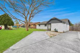 834 Ellington St, Houston, TX 77088 - Photo 3