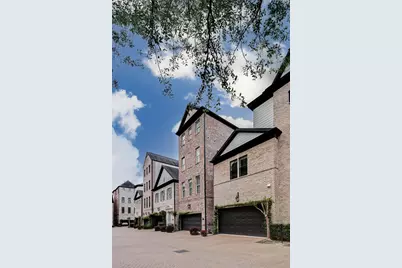 1323 Hunters Meadow Ln, Houston, TX 77055 - Photo 3