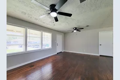 5815 Southseas Street, Houston, TX 77033 - Photo 9