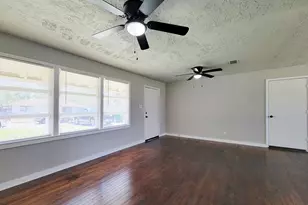 5815 Southseas St, Houston, TX 77033 - Photo 9