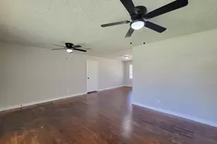 5815 Southseas St, Houston, TX 77033 - Photo 7