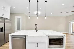 127 E 38th St, Houston, TX 77018 - Photo 15