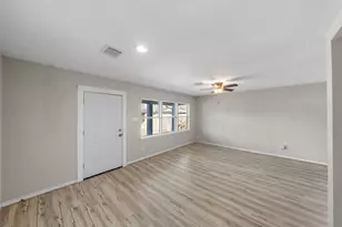 7019 Sur Ct, Houston, TX 77033 - Photo 3