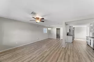 7019 Sur Ct, Houston, TX 77033 - Photo 9