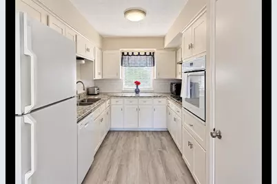 2114 S Yorktown Court S, League City, TX 77573 - Photo 5