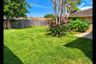 2114 S Yorktown Ct S, League City, TX 77573 - Photo 19