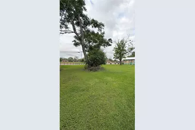 221 E Brazos Avenue, West Columbia, TX 77486 - Photo 7
