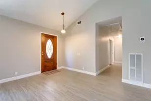 2006 Gray Falls Dr, Houston, TX 77077 - Photo 5