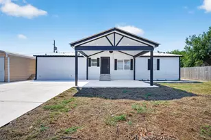 2426 N Battlebell Rd, Highlands, TX 77562 - Photo 1
