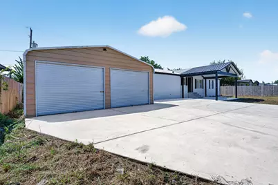 2426 N Battlebell Road, Highlands, TX 77562 - Photo 7