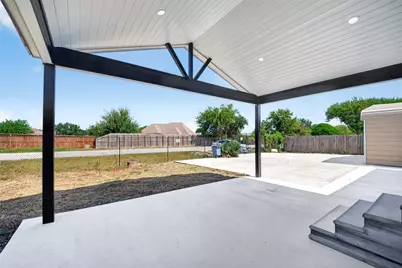 2426 N Battlebell Road, Highlands, TX 77562 - Photo 13