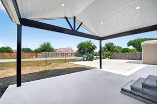 2426 N Battlebell Rd, Highlands, TX 77562 - Photo 13