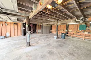 942 Surfview, Crystal Beach, TX 77650 - Photo 27