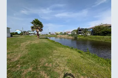 942 Surfview, Crystal Beach, TX 77650 - Photo 9