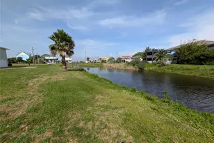 942 Surfview, Crystal Beach, TX 77650 - Photo 9