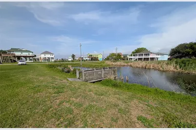 942 Surfview, Crystal Beach, TX 77650 - Photo 5