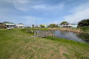 942 Surfview, Crystal Beach, TX 77650 - Photo 5