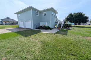 942 Surfview, Crystal Beach, TX 77650 - Photo 3
